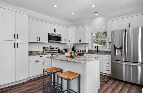 Kill Devil Hills House | Close To Attractions & Beaches! Dog Friendly! T1