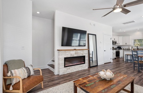 Kill Devil Hills House | Close To Attractions & Beaches! Dog Friendly! T1