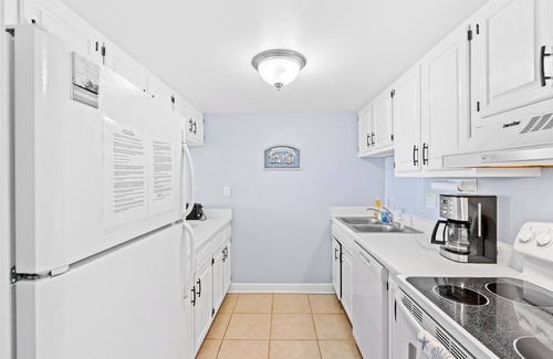 Myrtle Beach Condo | Close to Attractions - Holiday Towers 808