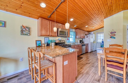 Surf City House | Close to Bars, Shops, Restaurants