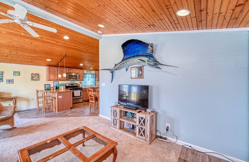 Surf City House | Close to Bars, Shops, Restaurants