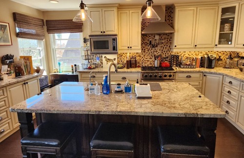 Loma Portal House | Close to Beach, 3 Decks, Rooftop, Views, HS WIFI, Quiet, Weekly Discounts