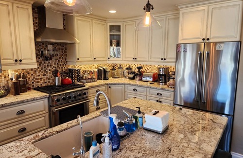 Loma Portal House | Close to Beach, 3 Decks, Rooftop, Views, HS WIFI, Quiet, Weekly Discounts