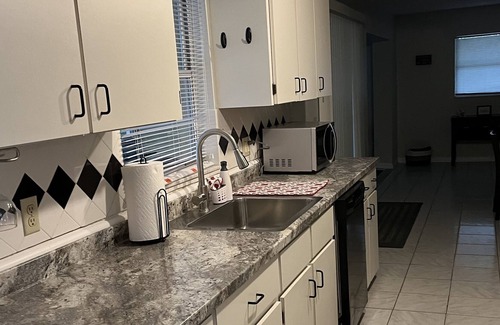 Deltona Lakes House | Close to beach 30 min and Disney 45 min