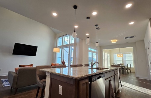 Cedar Neck House | Close to beach, away from crowd