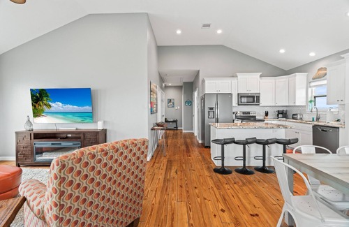 Indian Beach House | Close to Beach/Clean/Outdoor Bar/Pet Friendly