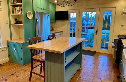 Harwich Port House | Close to beach, dining and downtown