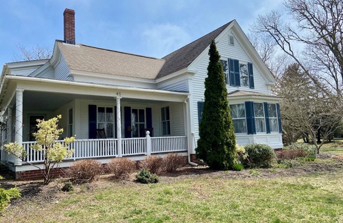 Harwich Port House | Close to beach, dining and downtown