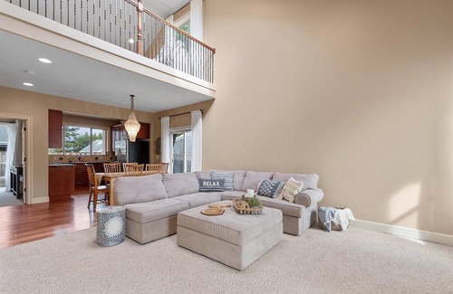 Long Beach House | Close to beach, Discovery Trail, Fenced Yard (Seag)