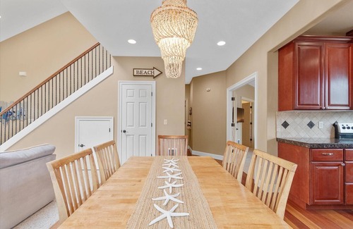 Long Beach House | Close to beach, Discovery Trail, Fenced Yard (Seag)