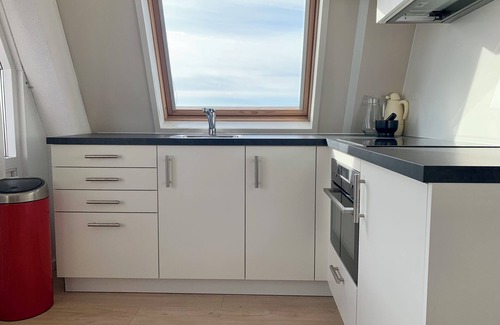 Petten House | Close to beach, spacious city centre flat, 2 bedrooms, WiFi, washing machine