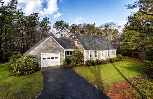 Yarmouth Port House | Close to Beaches, Bay Sunsets, Whale Watches, Cape Playhouse, Kid Fun, Fine Food