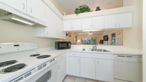 Park East Apartment | Close to Beaches, Downtown, Restaurants & Parks!