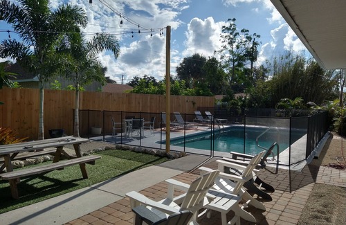 Venice Gardens House | Close to Beaches & Shopping! Clean house with a private backyard Pool