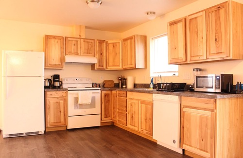 Coos Bay Apartment | Close to beaches, trails, fishing