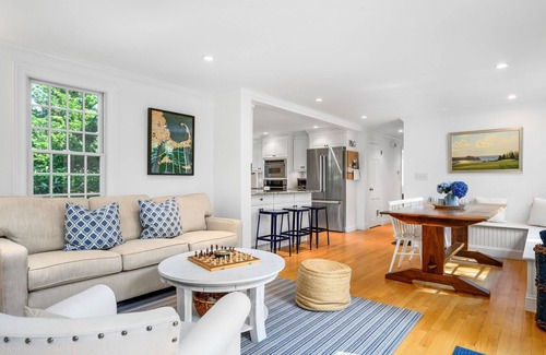 Wianno House | Close to beautiful Dowses beach, central AC, and pet friendly!