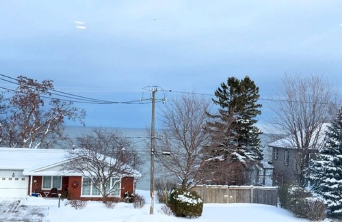 Meaford House | Close to Blue Mountain Sleeps 8+
