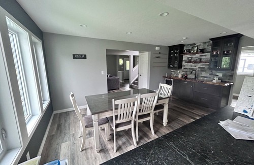 Erskine House | Close to Buffalo lake
