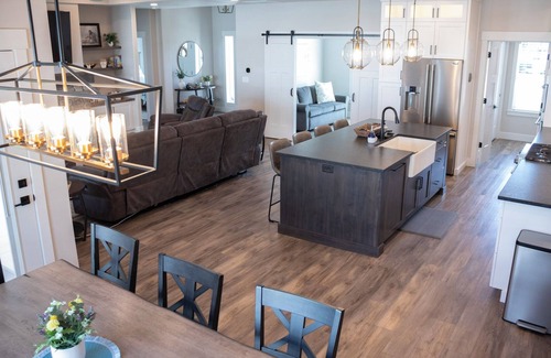 Sugar City Other | Close to BYU-I and YellowstonenNew Modern Farmhouse in a Family Neighborhood.