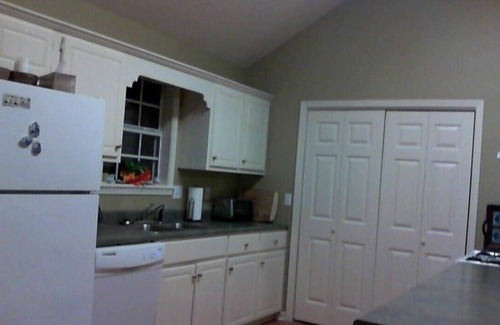 Oxford House | Close to campus! Walk to the stadium! Open for ARK, & SC!