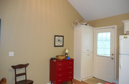 Oxford House | Close to campus! Walk to the stadium! Open for ARK, & SC!