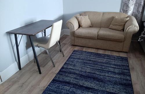 East Kildonan House | Close to center