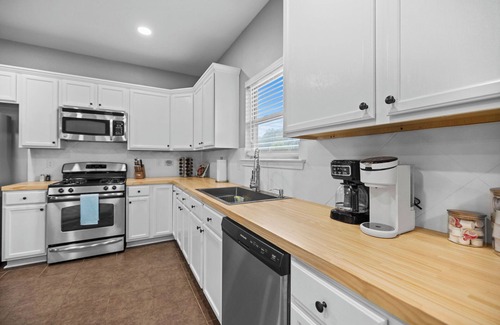 Ponchatoula House | Close to Chappapeela Open Floor plan with Pool