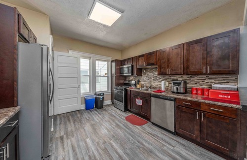 University Circle House | Close to Cleveland Clinic, UH, VA, Case Western & Little Italy