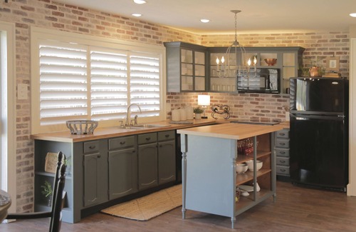 Bedford House | Close to DFW airport, sport venues, steps to running/bicycling trail & shopping