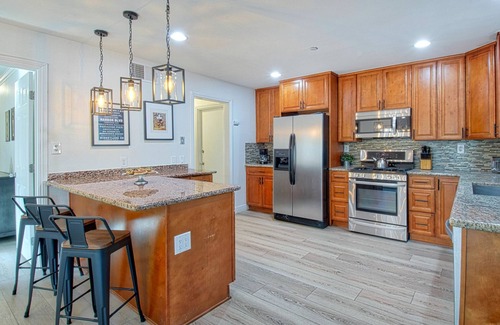 Southwest Anaheim House | Close to Disney + Pool, Rockslide and Spa + Game room