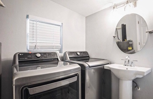 Plant City House | Close to Disney Spring ,Tampa, dinosaur world, Legoland ,EPCOT