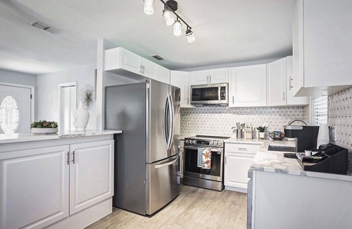 Plant City House | Close to Disney Spring ,Tampa, dinosaur world, Legoland ,EPCOT