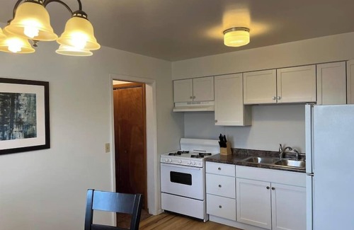 Springfield Apartment | Close to Downtown - 2 queen beds