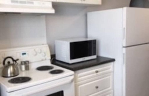 South Lethbridge House | Close to Downtown 3 Bedroom Duplex