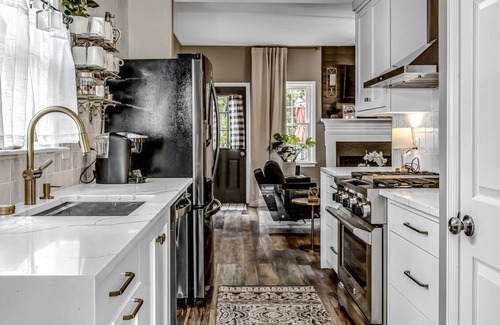 Nashville House | Close to downtown, 3 mi to airport, Veteran owned and managed.