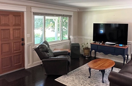 Ann Arbor House | Close to Downtown Ann Arbor, The Big House, U of M Campus and Medical Center