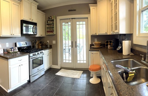 South French Broad House | Close to Downtown & Arts District —Sept/Oct Monthly Specials