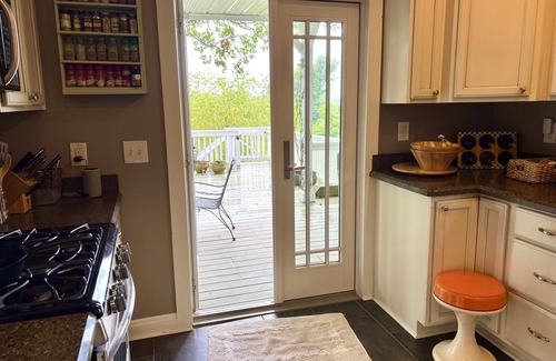 South French Broad House | Close to Downtown & Arts District —Sept/Oct Monthly Specials