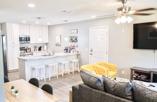 South Pensacola House | Close to Downtown/Beaches/NAS - Fire-pit - Newer