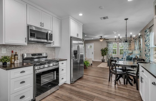 Brenham House | Close to Downtown Brenham