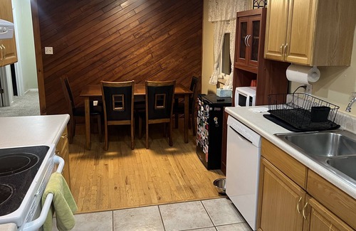 Lakewood House | Close to downtown Denver and Red Rocks!