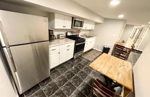 Canaryville House | Close to Downtown - Free Parking