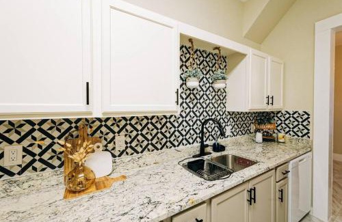 Riverside House | Close to Downtown San Antonio,TX with private backyard and firepit