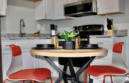 Huntsville Apartment | Close To Downtown Studio Apartment w/ Queen Bed