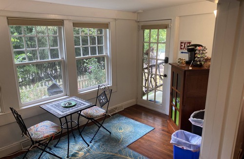 Murdock - Linden Cottage | CLOSE TO DOWNTOWN- The Peacock Retreat- Dogs Stay Free