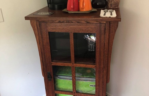 Murdock - Linden Cottage | CLOSE TO DOWNTOWN- The Peacock Retreat- Dogs Stay Free