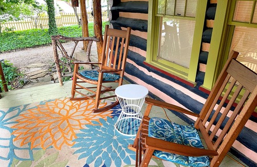 Murdock - Linden Cottage | CLOSE TO DOWNTOWN- The Peacock Retreat- Dogs Stay Free