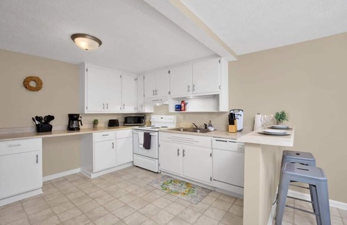 Terry Sanford House | Close to Downtown & Fort Bragg- The Precious Pearl