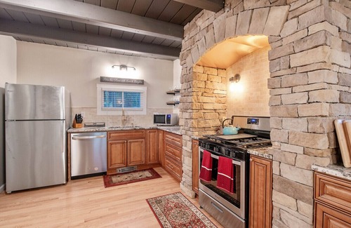 Fayetteville Cottage | Close to downtown and Syracuse University with fire pit!