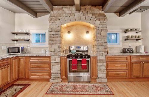 Fayetteville Cottage | Close to downtown and Syracuse University with fire pit!